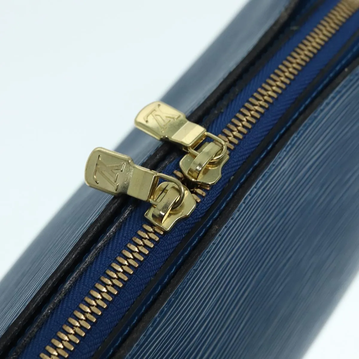 Trendy Inspired Louis Vuitton Epi Dauphine Gm Pouch Blue M48435 Lv Auth 86993